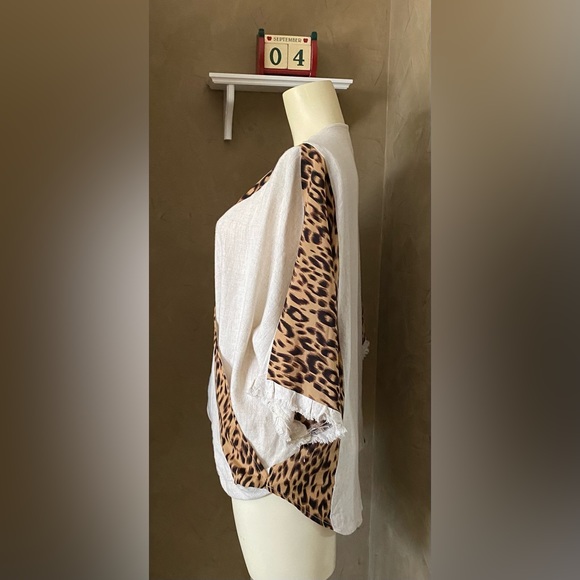 Artistic works by Lu (boutique brand) Animal Print Wrap Women’s Top size L - Picture 11 of 13